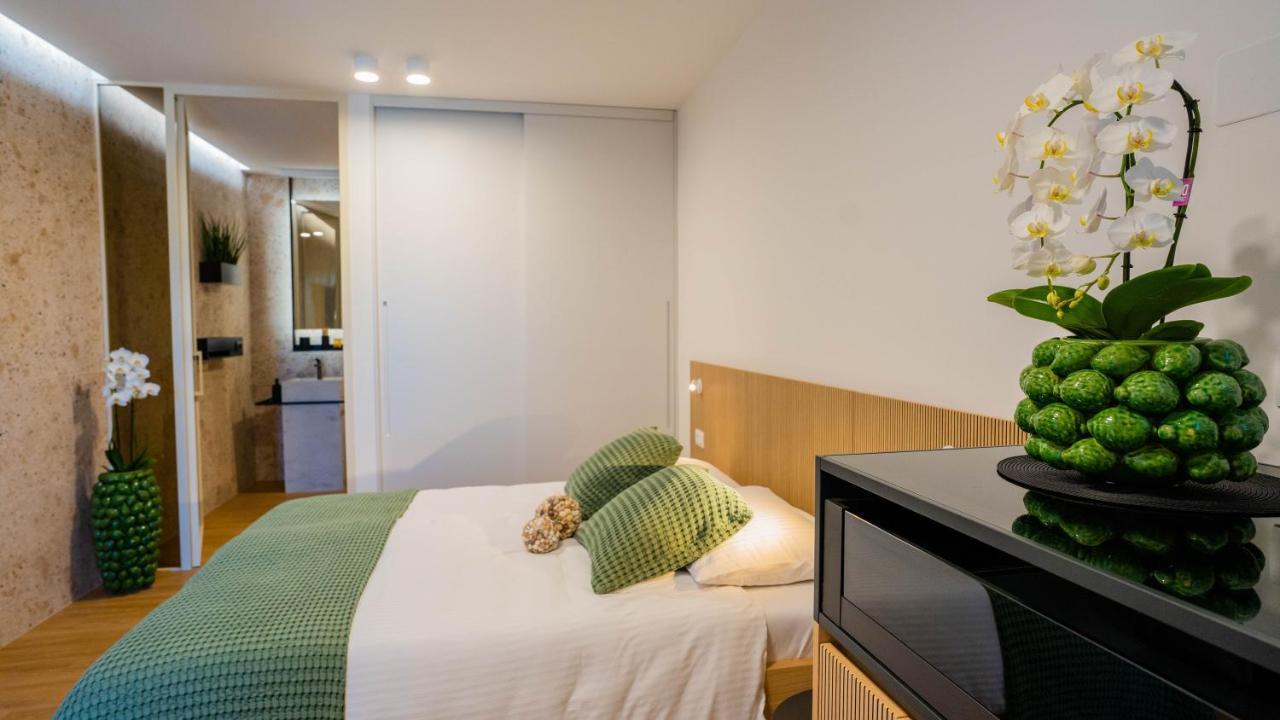 Maravida Vacation Rooms Dobrovo Exteriör bild